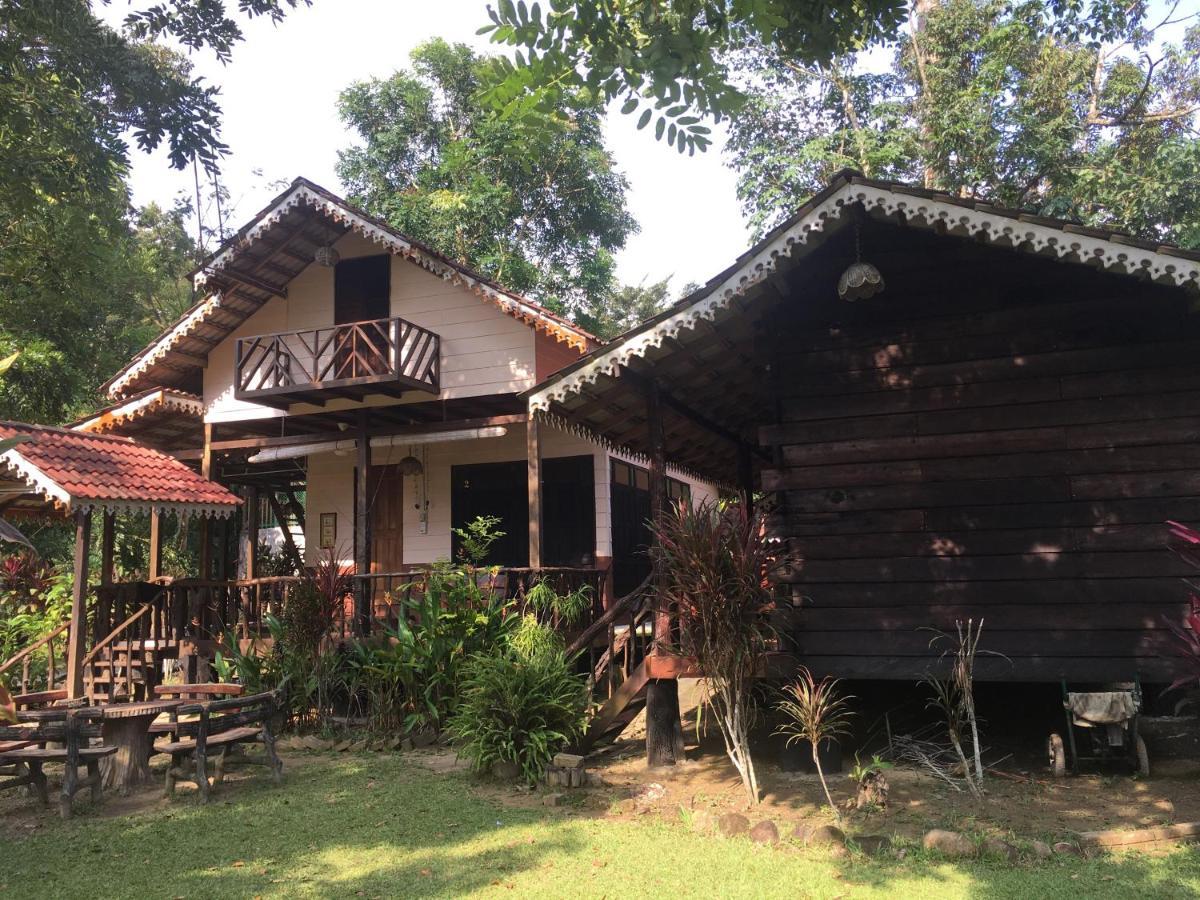Rustic Chalet - Dahlia N Mawar At Sedim Vista Kulim Exterior photo