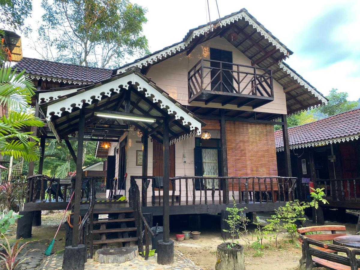 Rustic Chalet - Dahlia N Mawar At Sedim Vista Kulim Exterior photo