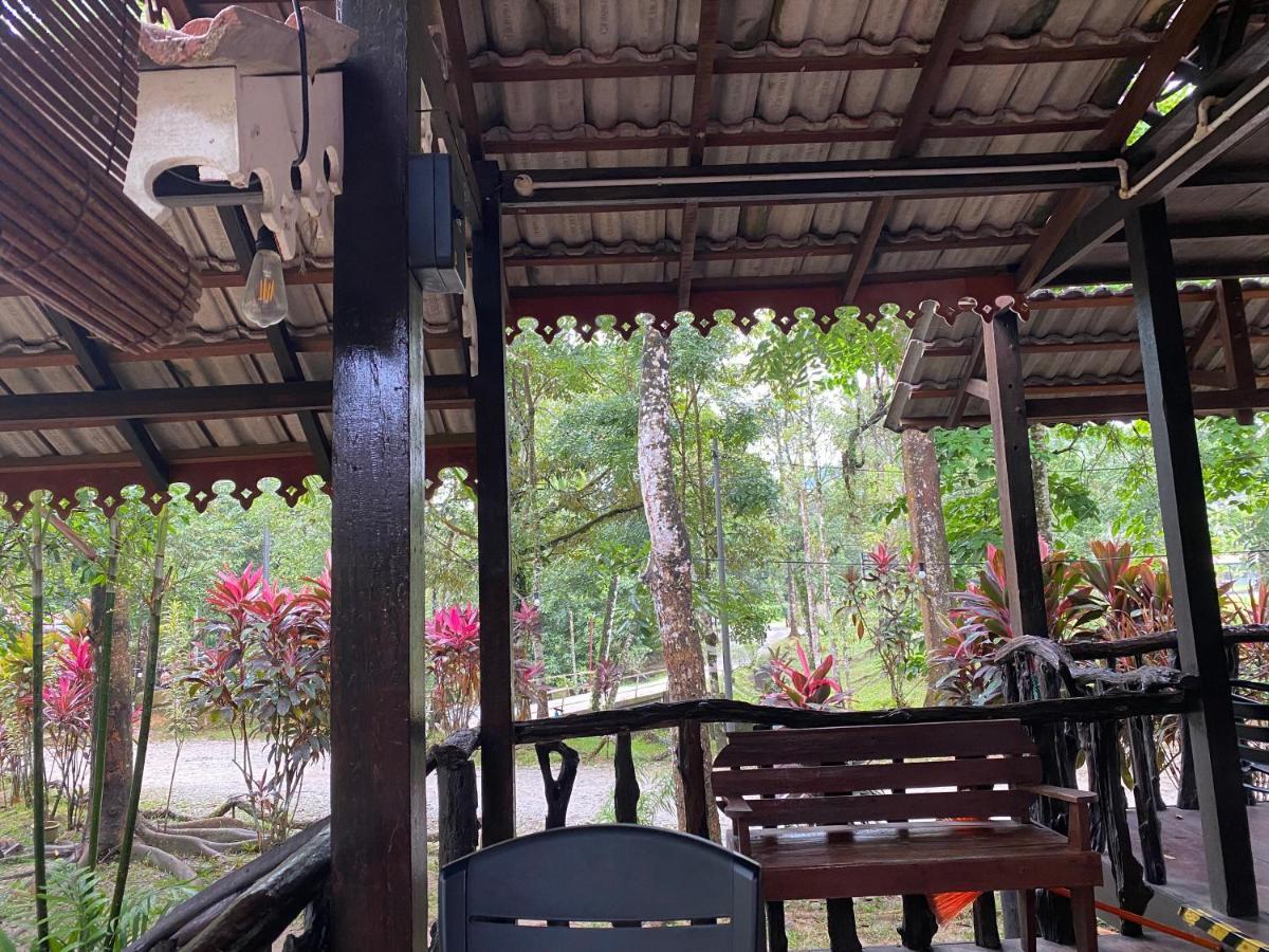 Rustic Chalet - Dahlia N Mawar At Sedim Vista Kulim Exterior photo