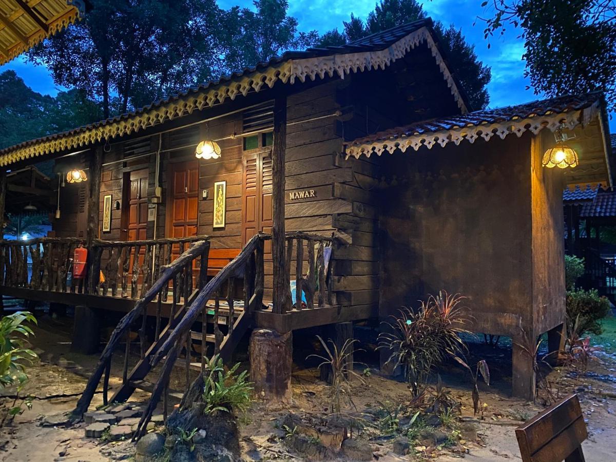 Rustic Chalet - Dahlia N Mawar At Sedim Vista Kulim Exterior photo